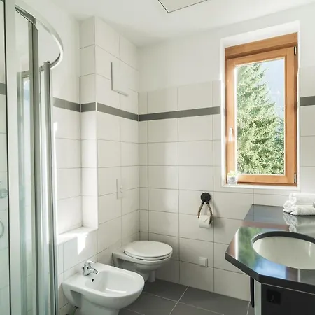 Апартаменти Alpstay Kuhstadl - 3 Bedrooms - Ski-in & Ski-out *